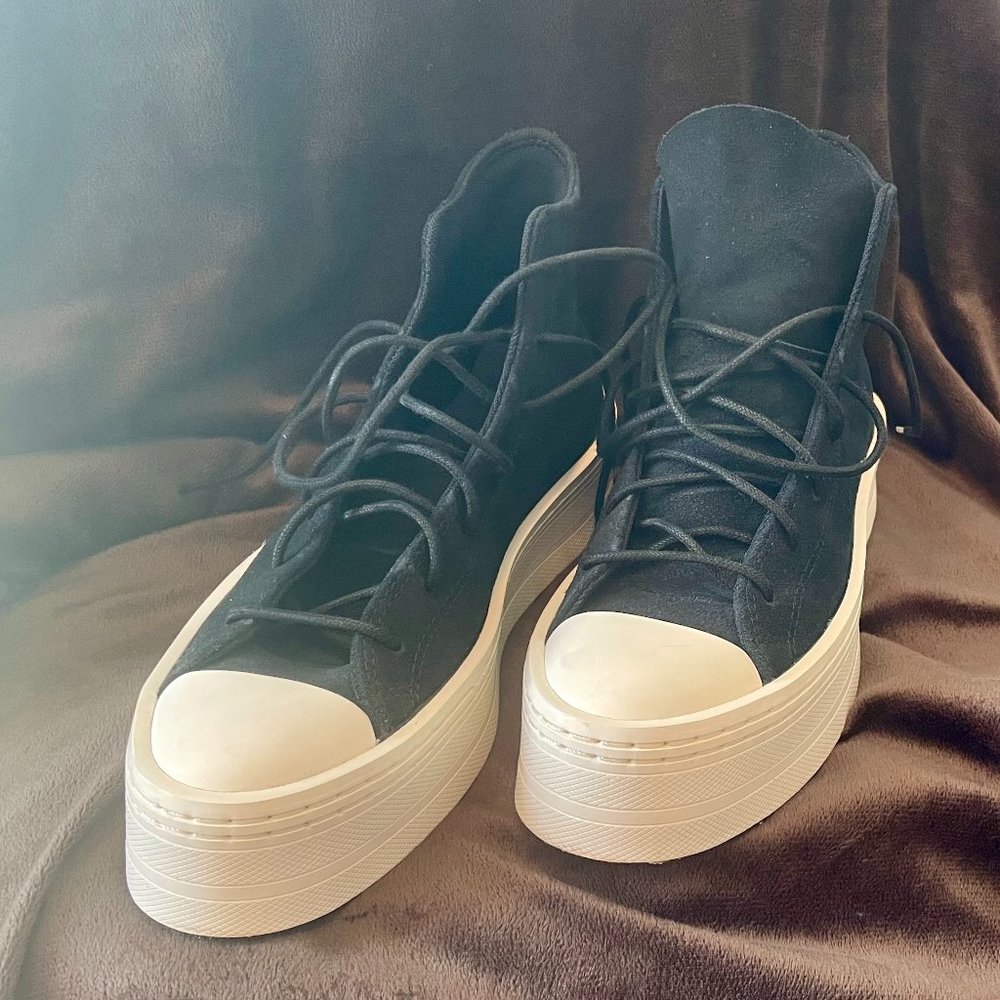 Converse Chuck Taylor All Star Modern Lift Mono Platform Hi sneakers in black - Picture 2 of 8